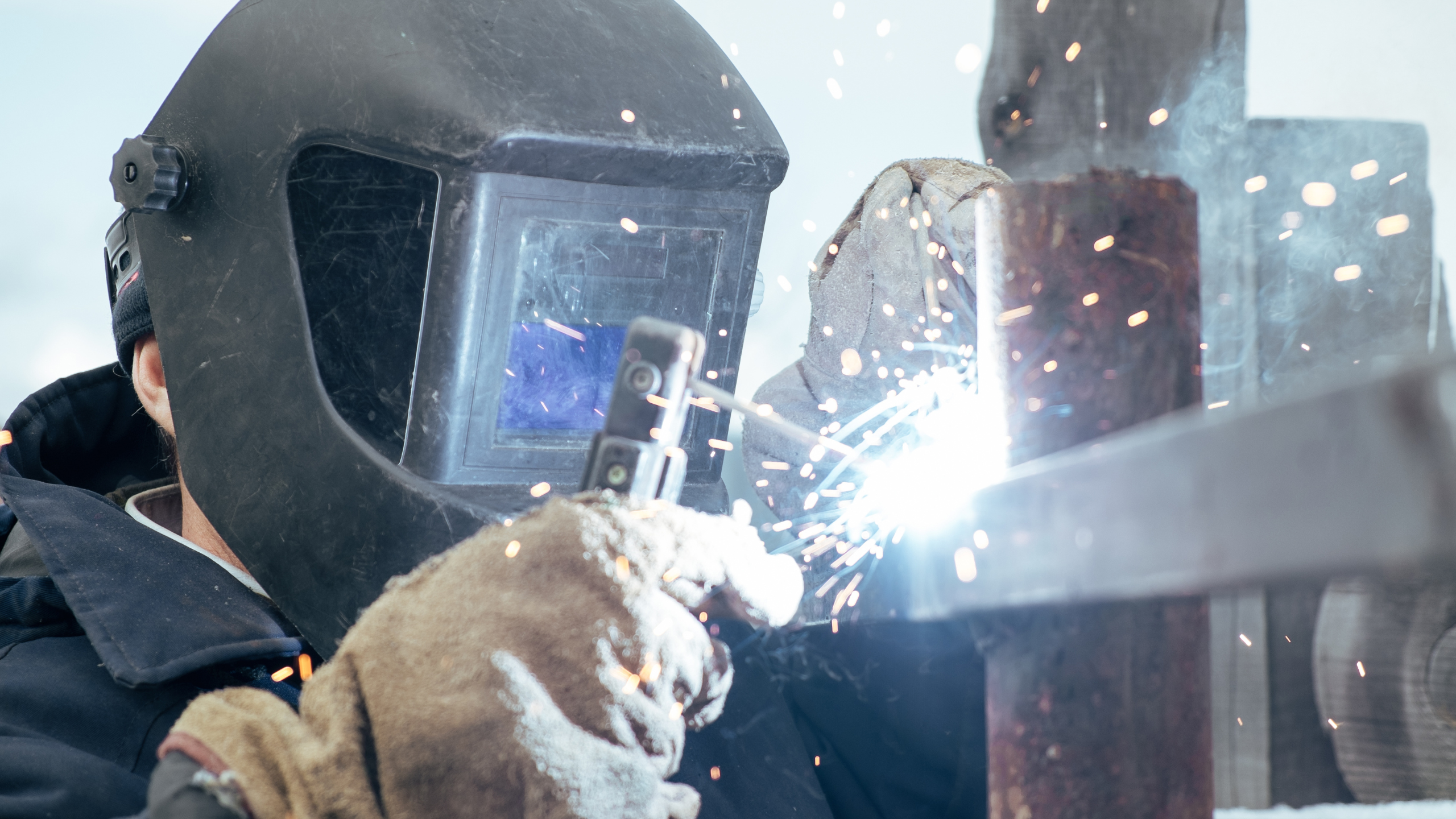 What Sets a Professional Gate and Fence Contractor Apart